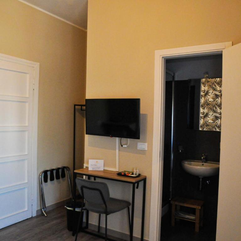 Guest House Prime Palace - Camera Matrimoniale con Bagno Privato - 2