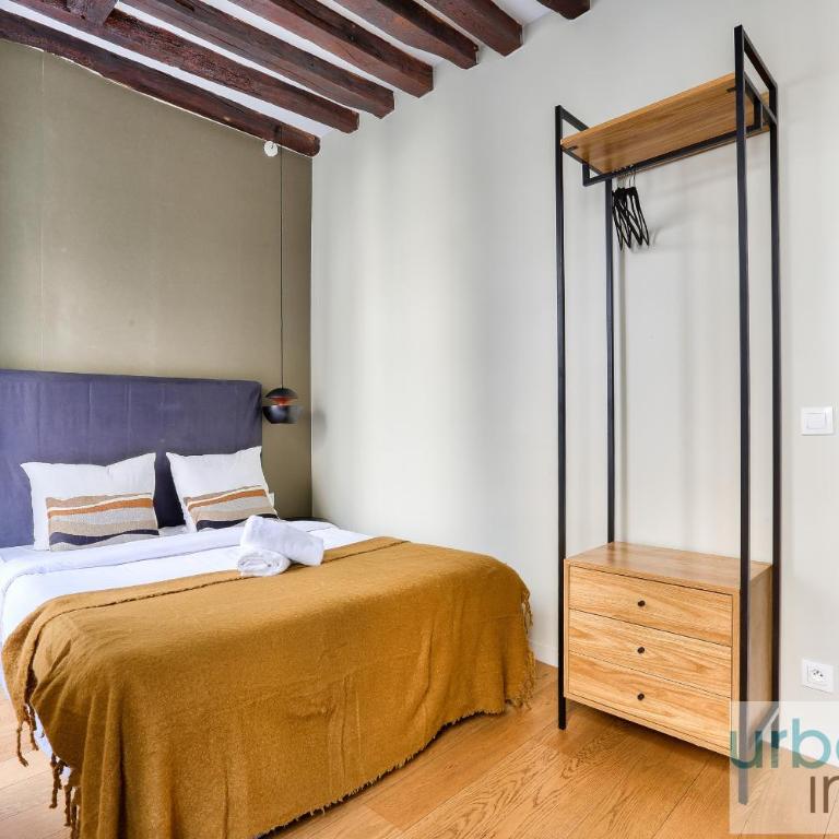 Urban Flat 70 - Authentic 3BDR Parisian Flat - Apartment - 12