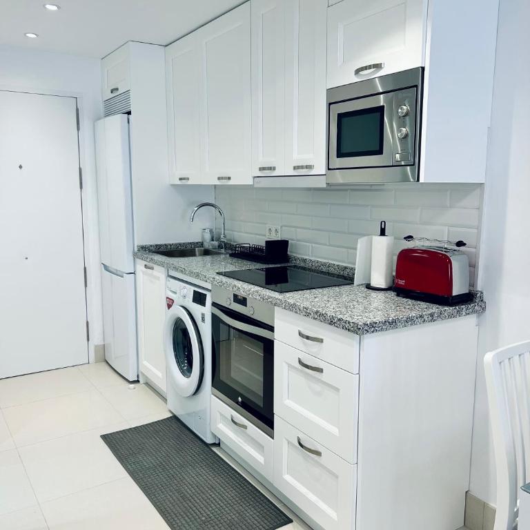 Mare Apartments Marbella - Studio with Balcony - 26
