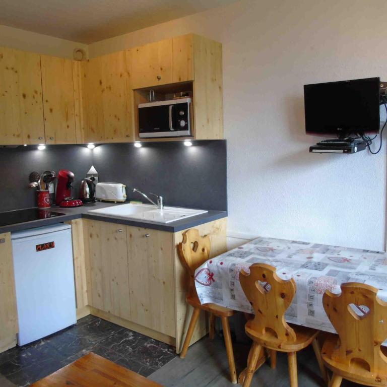 Charmant studio à Valfréjus, proche télécabine, commerces, balcon, 4 pers, animaux admis. - FR-1-561-10 - Estudio - 2