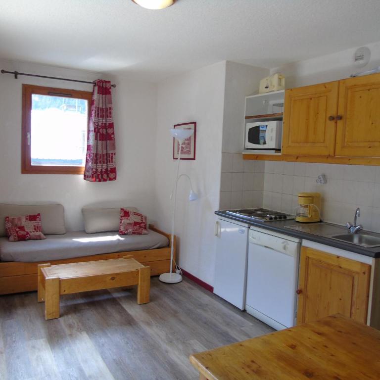 Appartement cozy 6 pers., 50m écoles ski, WIFI, parking, balcon - FR-1-561-18 - Apartment (6 Erwachsene) - 1