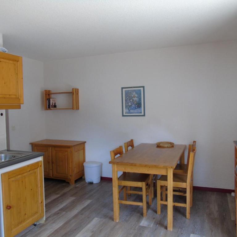 Appartement cozy 6 pers., 50m écoles ski, WIFI, parking, balcon - FR-1-561-18 - Apartment (6 Erwachsene) - 2