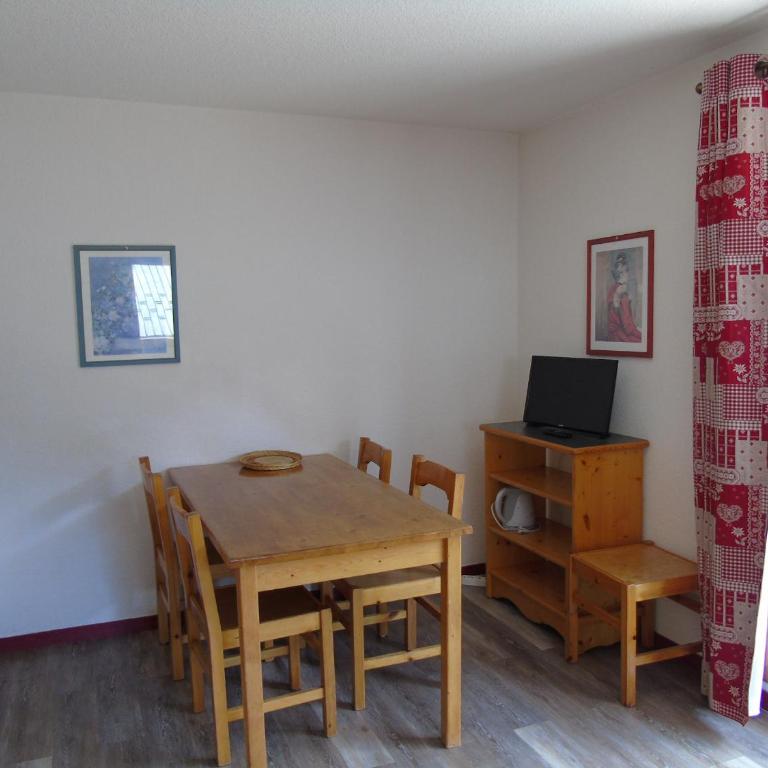 Appartement cozy 6 pers., 50m écoles ski, WIFI, parking, balcon - FR-1-561-18 - Apartment (6 Erwachsene) - 3