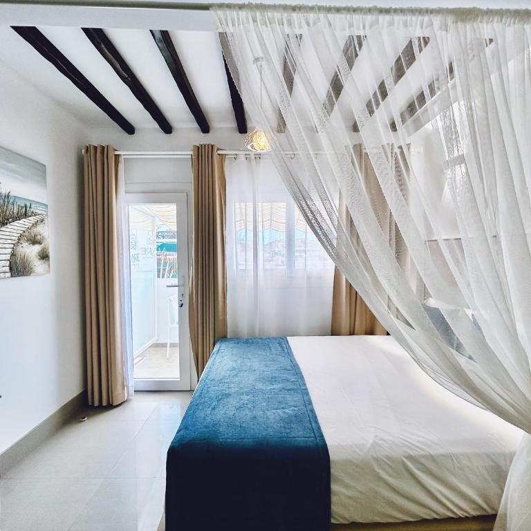 Mare Apartments Marbella - Studio with Terrace - 25