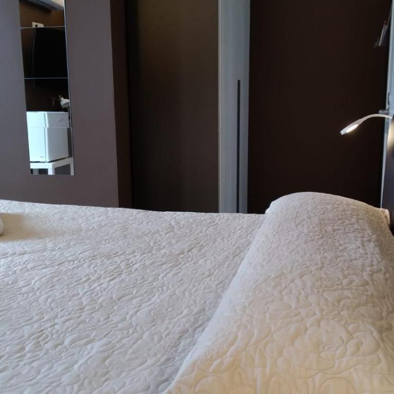 CconfortHotels Central Rooms - Camera Tripla Classic - 12