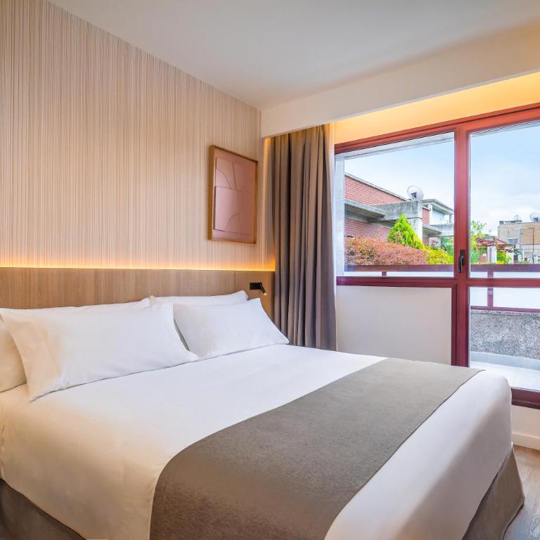 Occidental Pamplona - Habitación Doble con balcón - 8