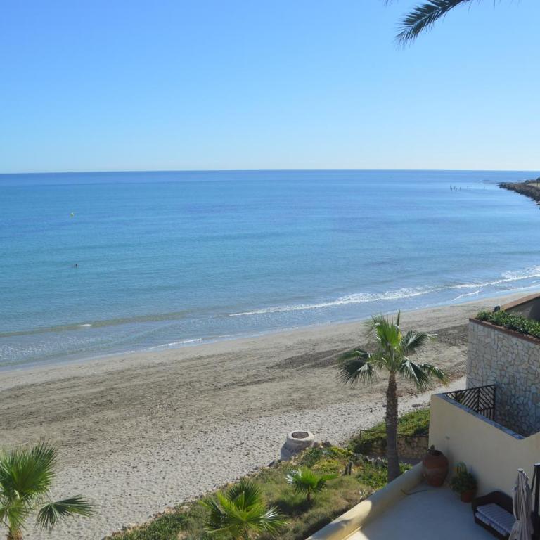 Excepcional Apartamento AMANECER al borde de playa y mar, en CHALET ROQUETES - One-Bedroom Apartment - 19