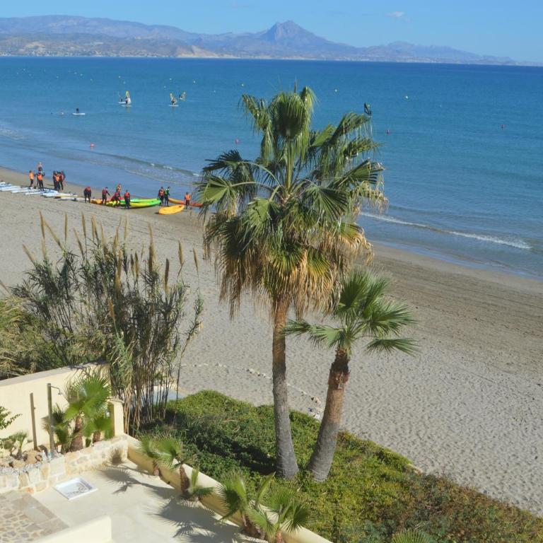 Maravilloso Apartamento AMANECER CABO a pie de playa y mar en CHALET ROQUETES - One-Bedroom Apartment - 11