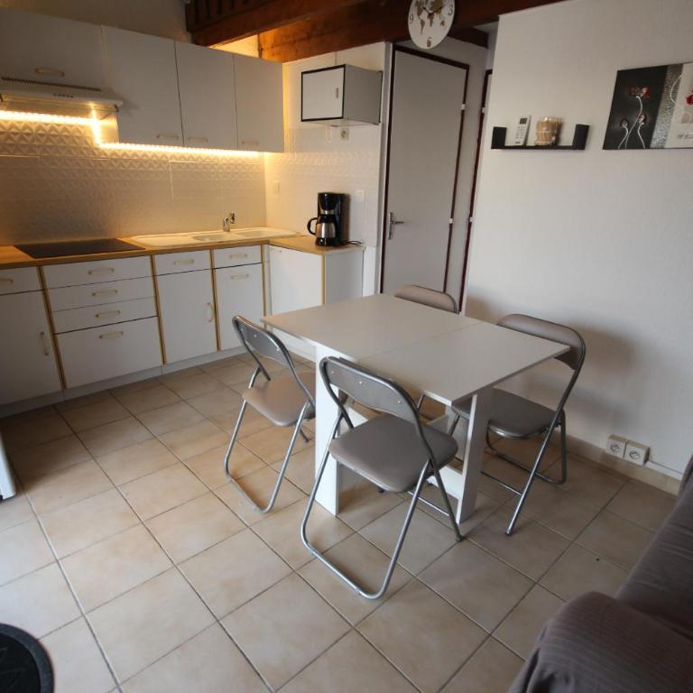 Maison de vacances, 4 à 5 couchages, cuisine séjour climatisé dans résidence avec piscine, les Jardins de Portiragnes, 500m de la mer, LRJP31 - Casa de 2 dormitorios - 5