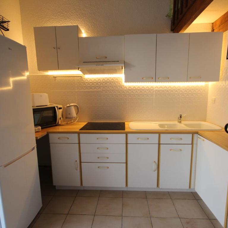 Maison de vacances, 4 à 5 couchages, cuisine séjour climatisé dans résidence avec piscine, les Jardins de Portiragnes, 500m de la mer, LRJP31 - Casa de 2 dormitorios - 7