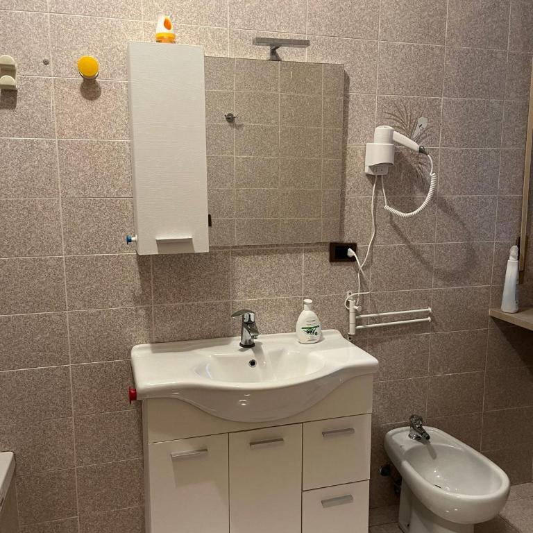 Corso Porta Nuova 39 - Twin Room with Shared Toilet - 14
