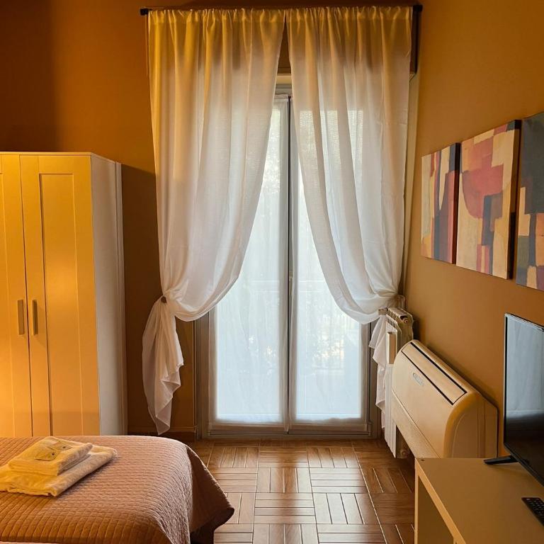 Corso Porta Nuova 39 - Twin Room with Shared Toilet - 3