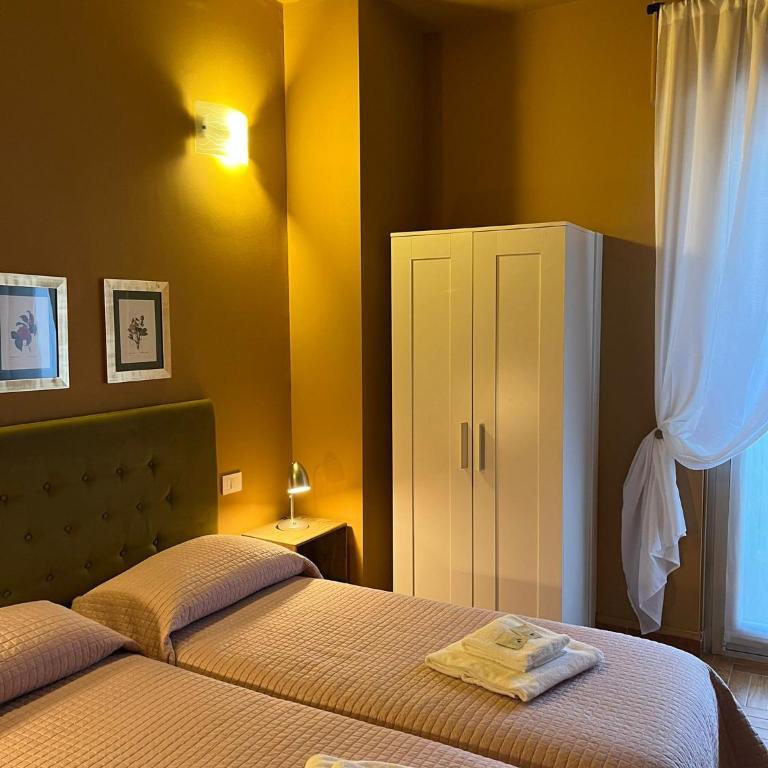 Corso Porta Nuova 39 - Twin Room with Shared Toilet - 10
