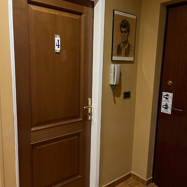 Corso Porta Nuova 39 - Twin Room with Shared Toilet - 13