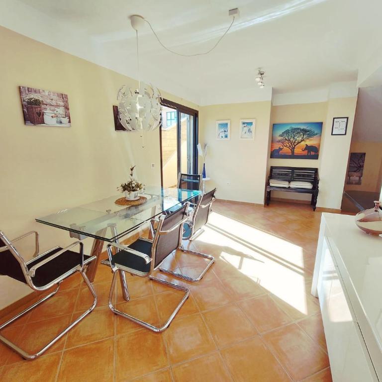 Casa Frambuesa - Three-Bedroom Apartment - 14