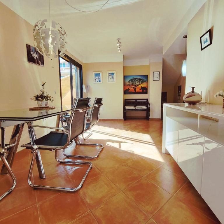Casa Frambuesa - Three-Bedroom Apartment - 13