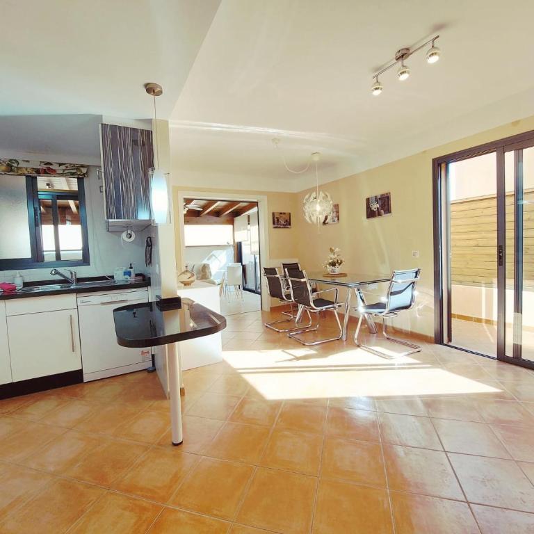 Casa Frambuesa - Three-Bedroom Apartment - 17