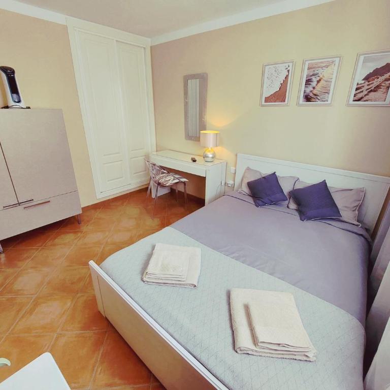 Casa Frambuesa - Three-Bedroom Apartment - 28