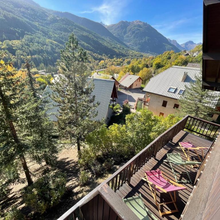 Grand Appartement dans Chalet Serre Chevalier à 8 minutes des pistes - Appartement avec Vue sur la Montagne - 12