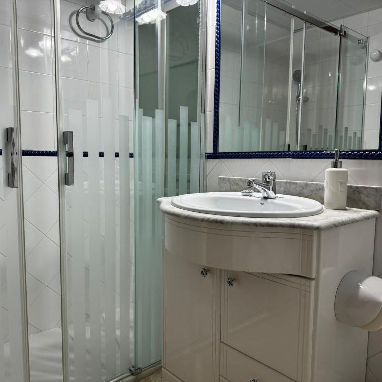 Apartamento Buen Pastor con parking gratuito - Two-Bedroom Apartment - 7