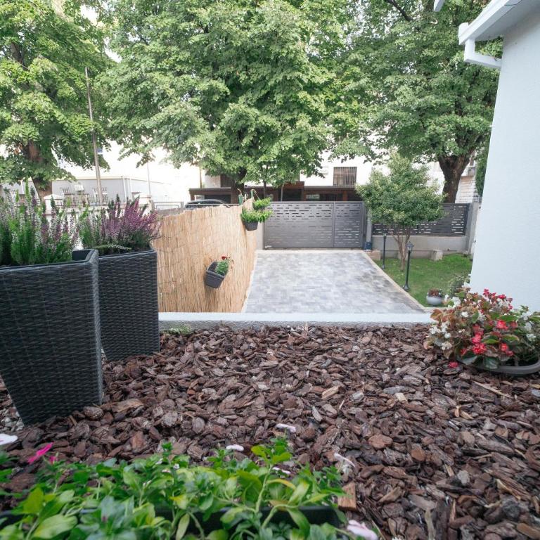 Ema's Oasis Mostar House, Your Perfect Getaway, Free Private Parking and Garden - Two-Bedroom Apartment - 42