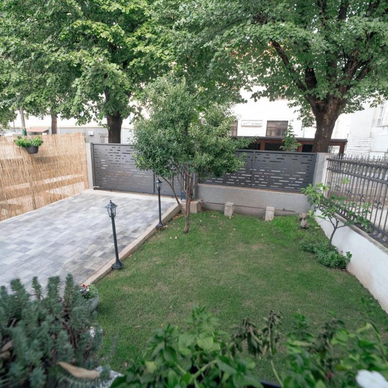 Ema's Oasis Mostar House, Your Perfect Getaway, Free Private Parking and Garden - Two-Bedroom Apartment - 46