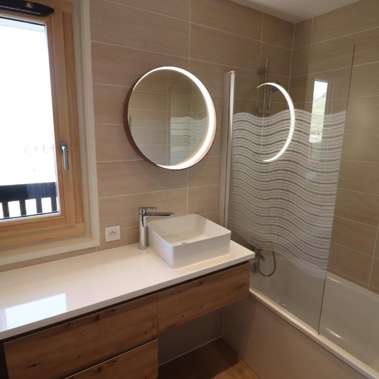Appartement skis aux pieds, balcon vue montagne, WIFI, 4 pers. - FR-1-502-541 - Apartment - 3