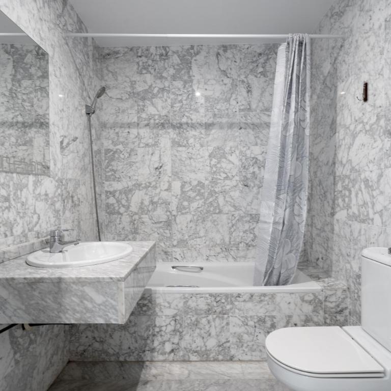 First Line Apartment in Puerto Banus - Two-Bedroom Apartment - 10