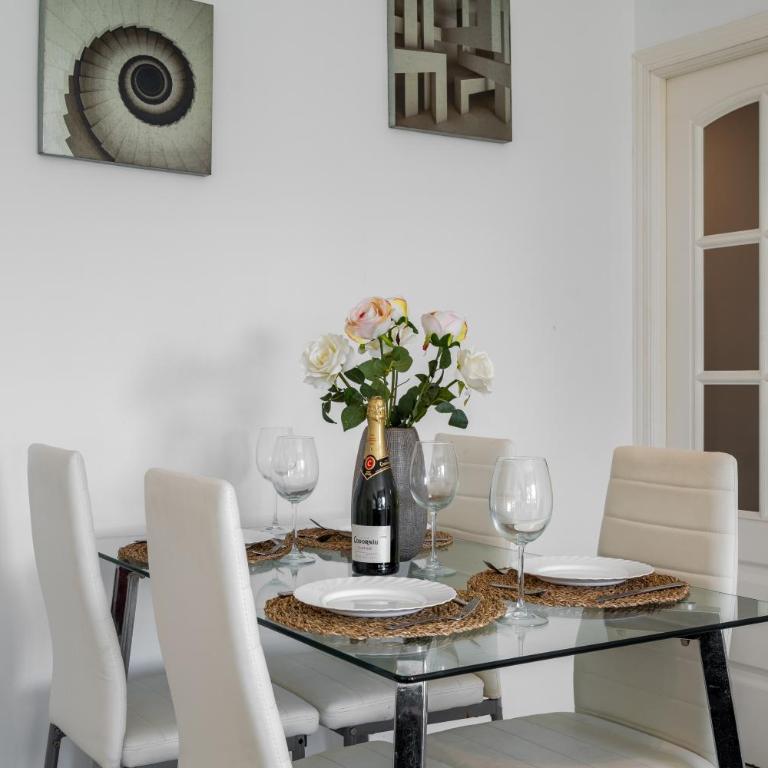 First Line Apartment in Puerto Banus - Two-Bedroom Apartment - 12