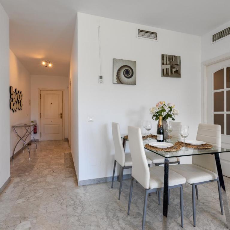 First Line Apartment in Puerto Banus - Two-Bedroom Apartment - 13