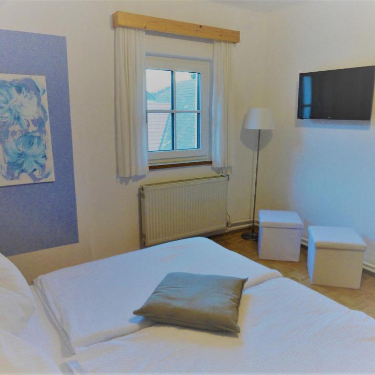 Wohlfühl-PENSION KREISCHBERG - Doppel-/Zweibettzimmer mit Aussicht - 4