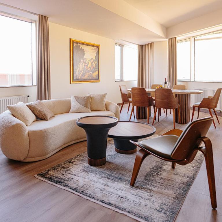 Holiday Inn Belgrade, an IHG Hotel - Suite sa Bračnim Krevetom (King-size), Dnevnom Sobom i Saunom - 3