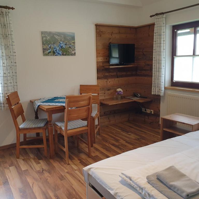Landhotel Lacknerhof - Familienzimmer mit Bergblick - 2