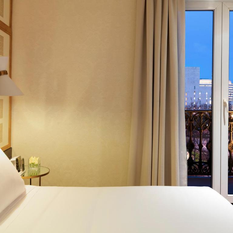 Boutique Hotel H10 Catalunya Plaza - Deluxe Double or Twin Room with Plaça Catalunya View - 8