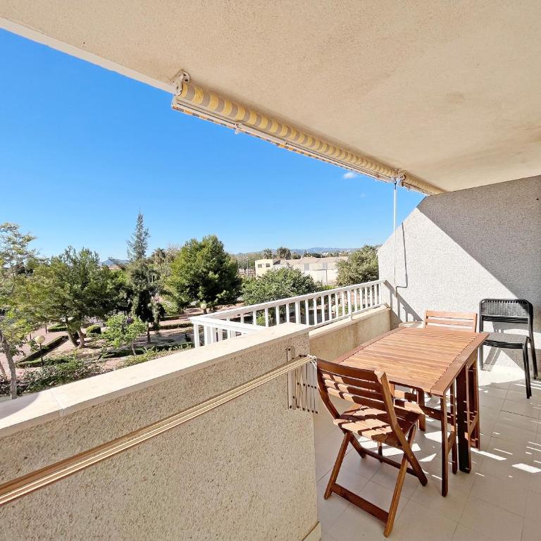Global Vacacional, Apartamento de 3 dormitorios y terraza en la playa de Canet - Apartment - 1