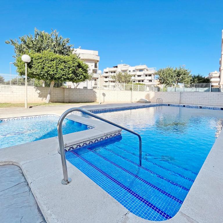 Global Vacacional, Apartamento de 3 dormitorios y terraza en la playa de Canet - Apartment - 2