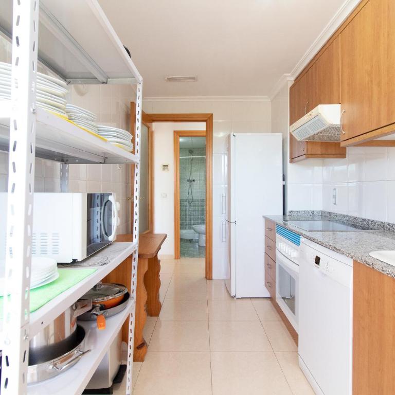 Global Vacacional, Apartamento de 3 dormitorios y terraza en la playa de Canet - Apartment - 7