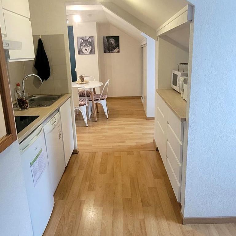 L'Esquiros, studio, centre Luchon, casier à skis, wifi, ascenseur, 3 personnes - Studio - 13