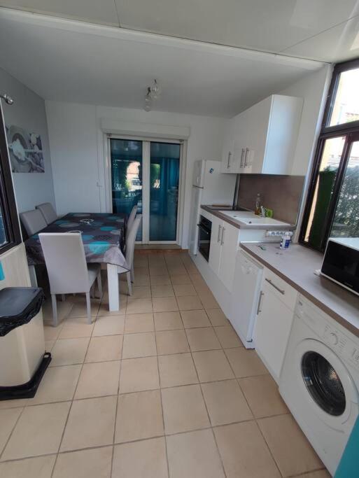superbe appartement proche du port et de la plage. - Appartement 2 Chambres - 4