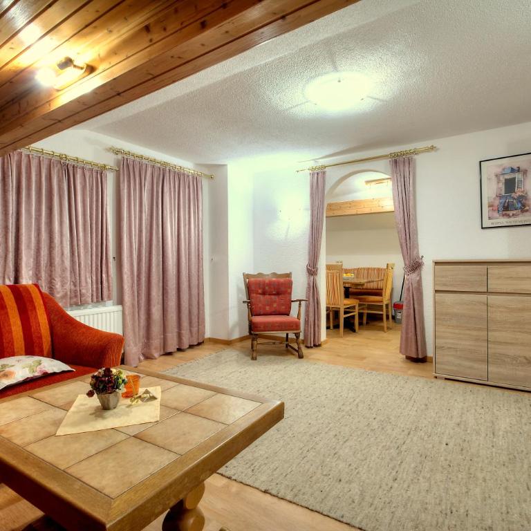 Ferienhaus Bergkristall - Apartment mit 2 Schlafzimmern und Balkon - 1