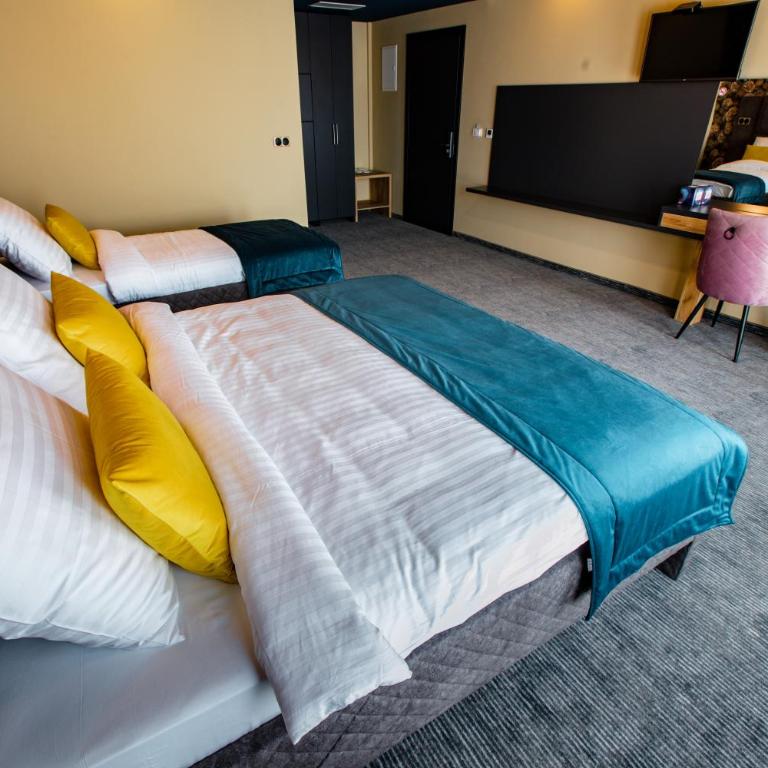 HOTEL LOBBY - Deluxe Triple Room - 13