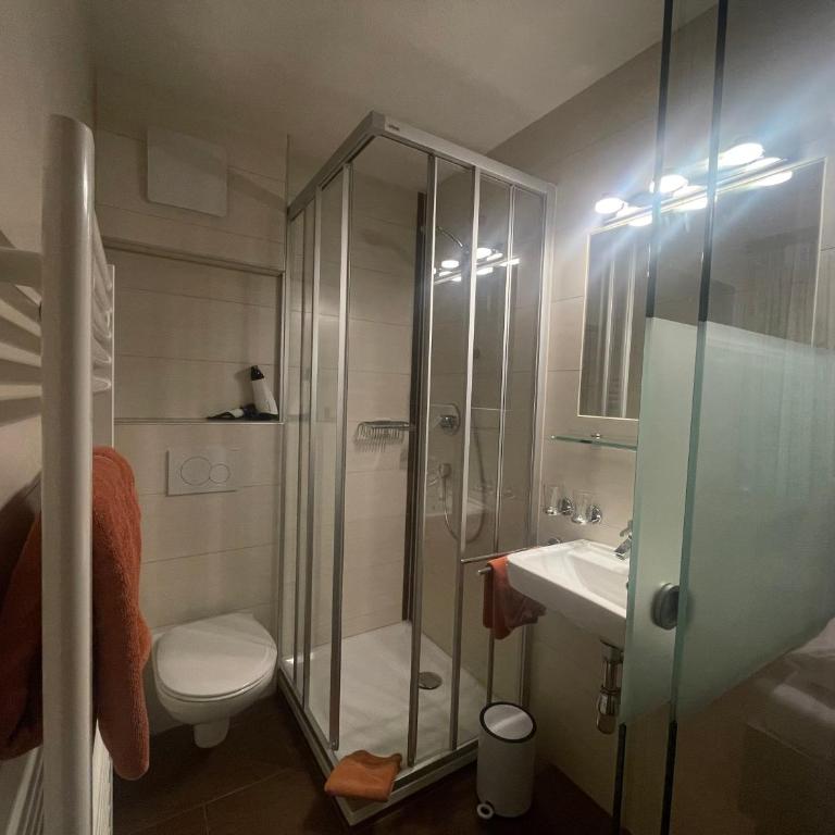 Gästeheim Lederle - Einzelzimmer mit Kingsize-Bett - 6