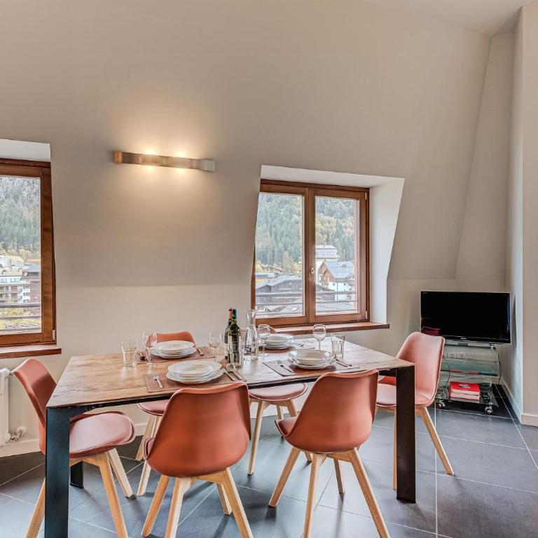Apartment Alpes V, Alpes Agency, Central Chamonix, Sleeps 5 - Appartamento con 3 Camere da Letto - 6