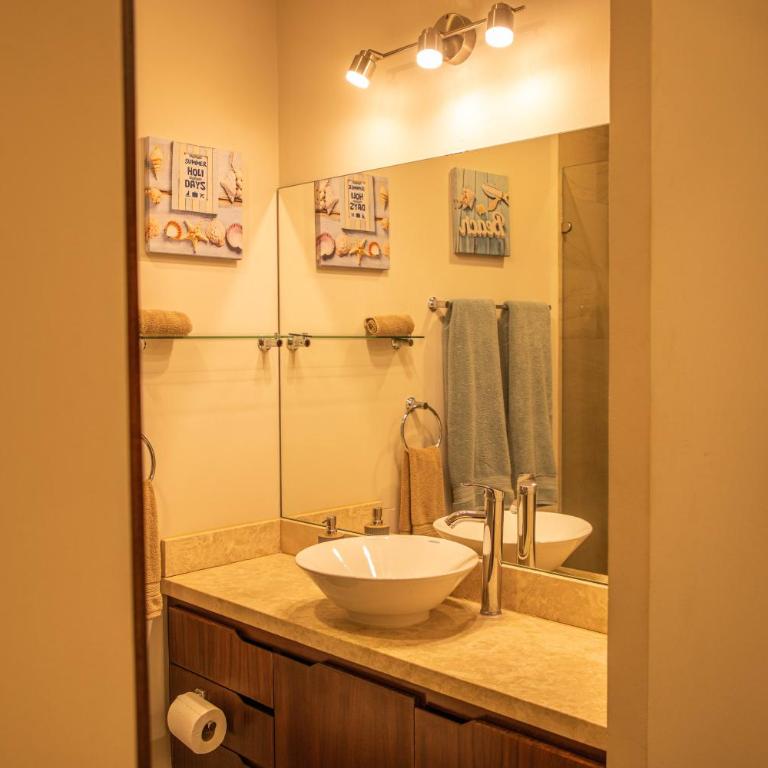 NEW Condo w/Rooftop Pool & View - Apartamento de 2 dormitorios - 11
