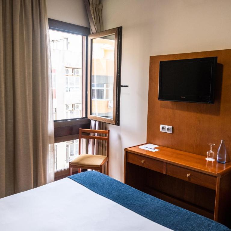 Hotel Adonis Plaza - Habitación Doble Exterior con vistas a la ciudad - 1 o 2 camas - 6