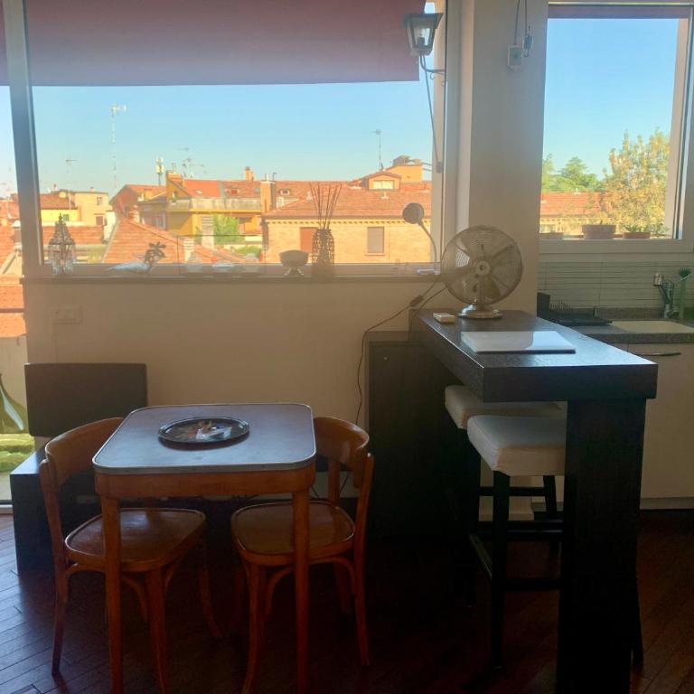 Charming Home Towers-Roofs View - One-Bedroom Apartment - 1
