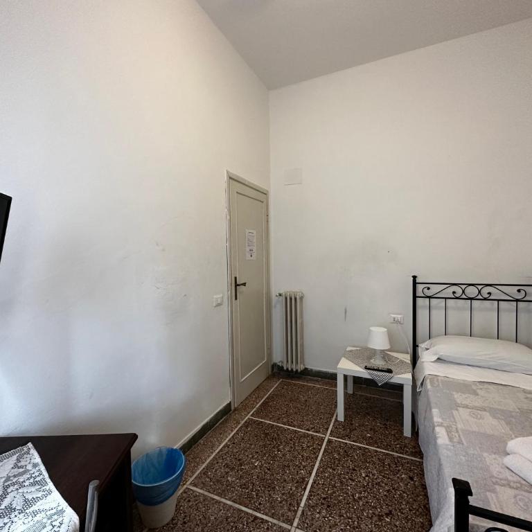 Holiday Pisa Gare 2 - Camera Singola Economy - 1