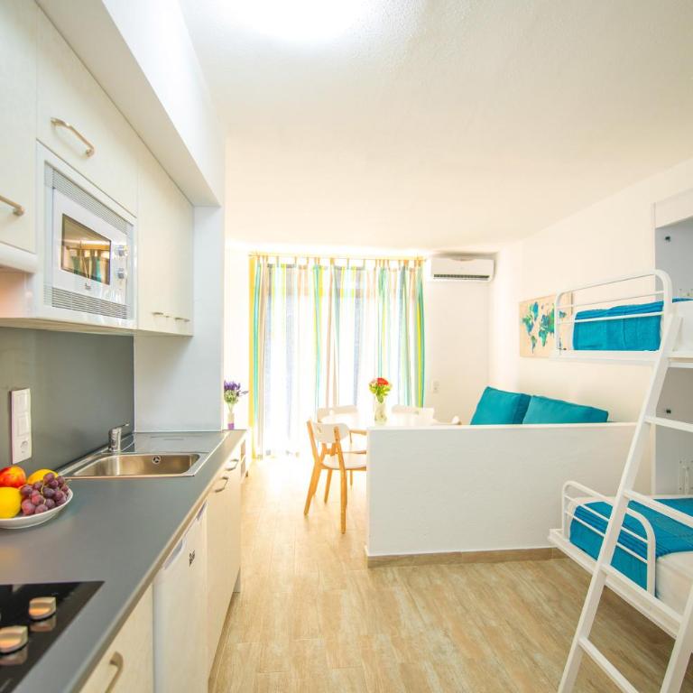 Ona Internacional Apartments - Studio with Balcony - 20