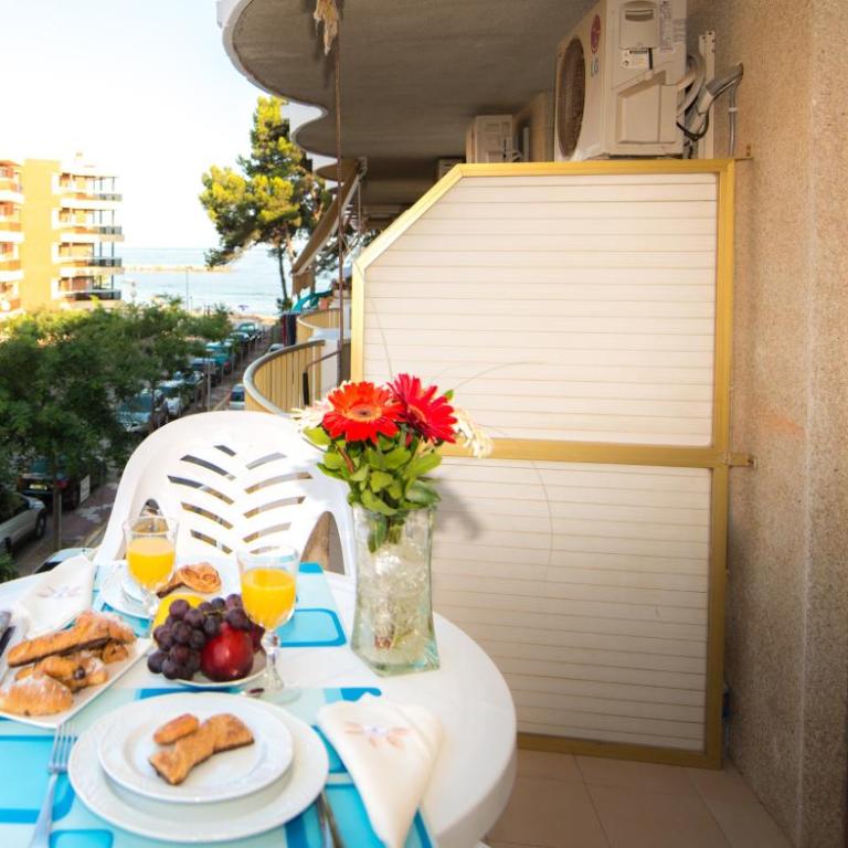 Ona Internacional Apartments - Studio with Balcony - 4