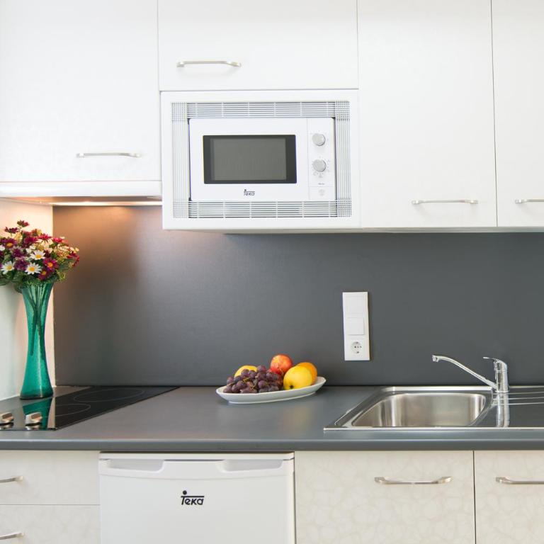 Ona Internacional Apartments - Studio with Balcony - 5